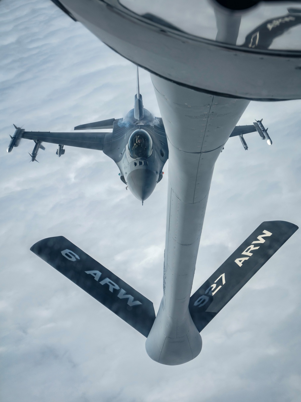 91st ARS refuels F-16s