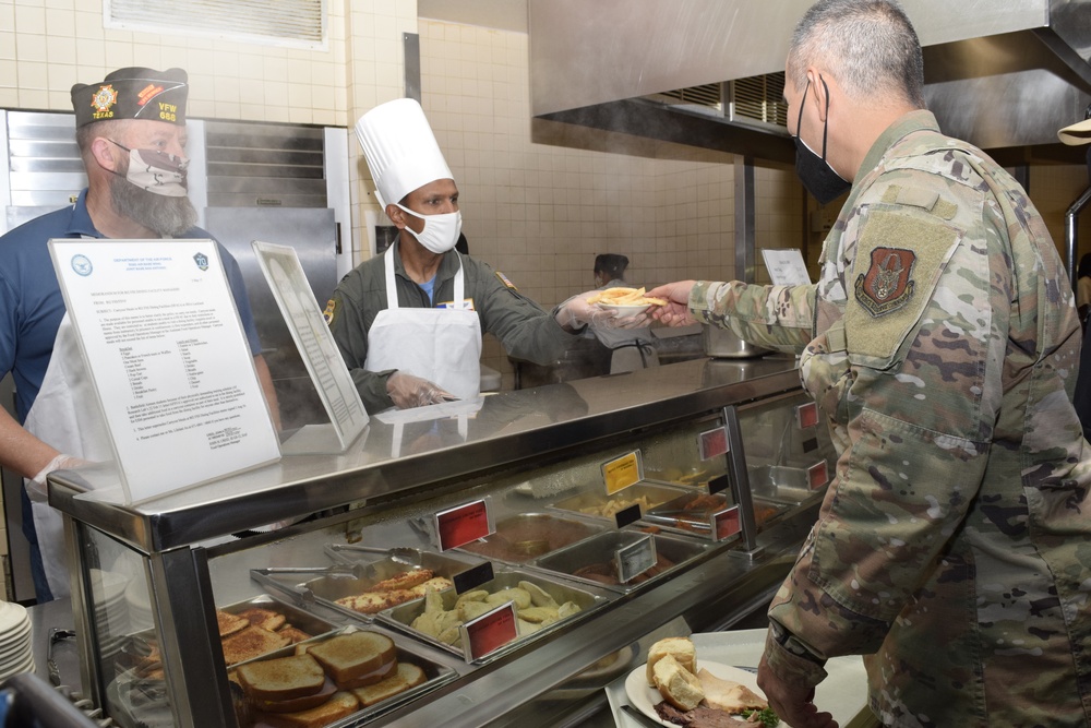 Alamo Wing senior leaders and honorary commanders, serve up Thanksgiving meal