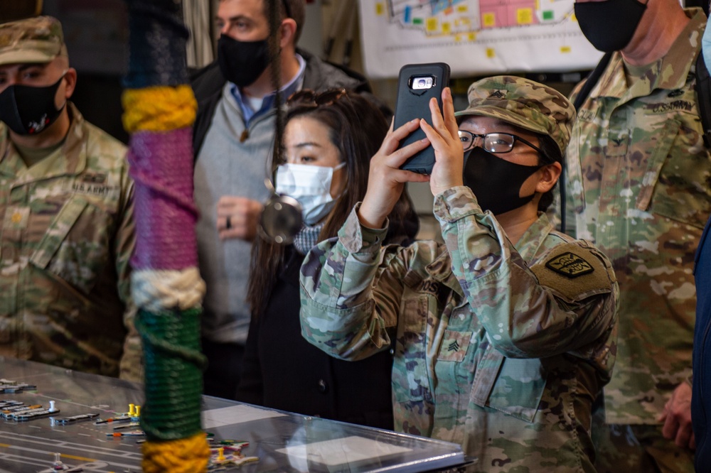 USS Ronald Reagan Hosts Soldiers from Camp Zama