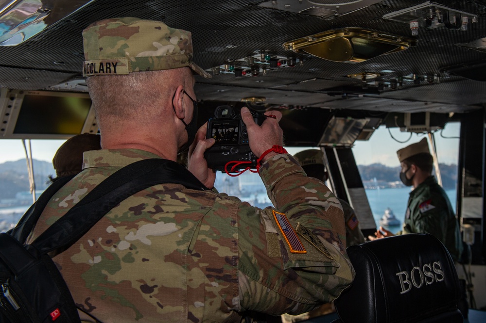 USS Ronald Reagan Hosts Soldiers from Camp Zama
