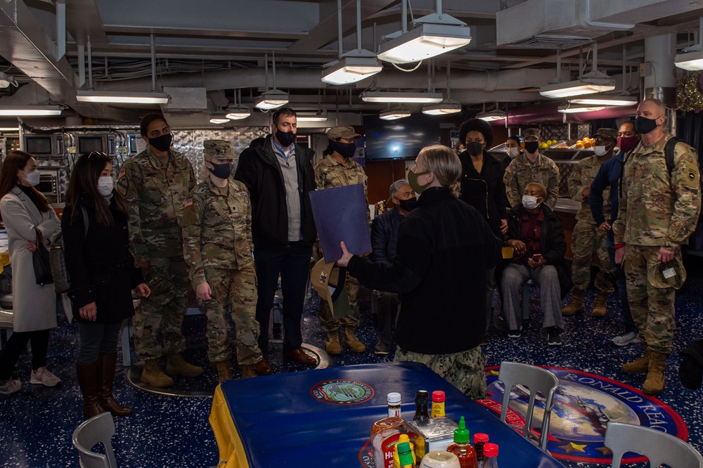 USS Ronald Reagan Hosts Soldiers from Camp Zama