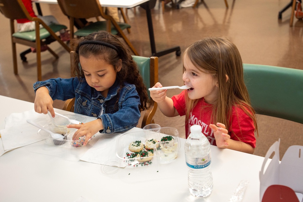 HEADLINE: USS Ronald Reagan (CVN 76) Children’s Cookie Decorating