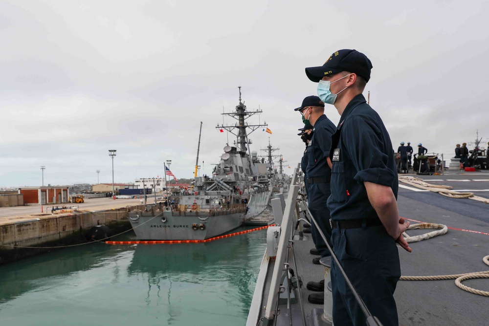 USS Ross departs Rota for 12th Patrol