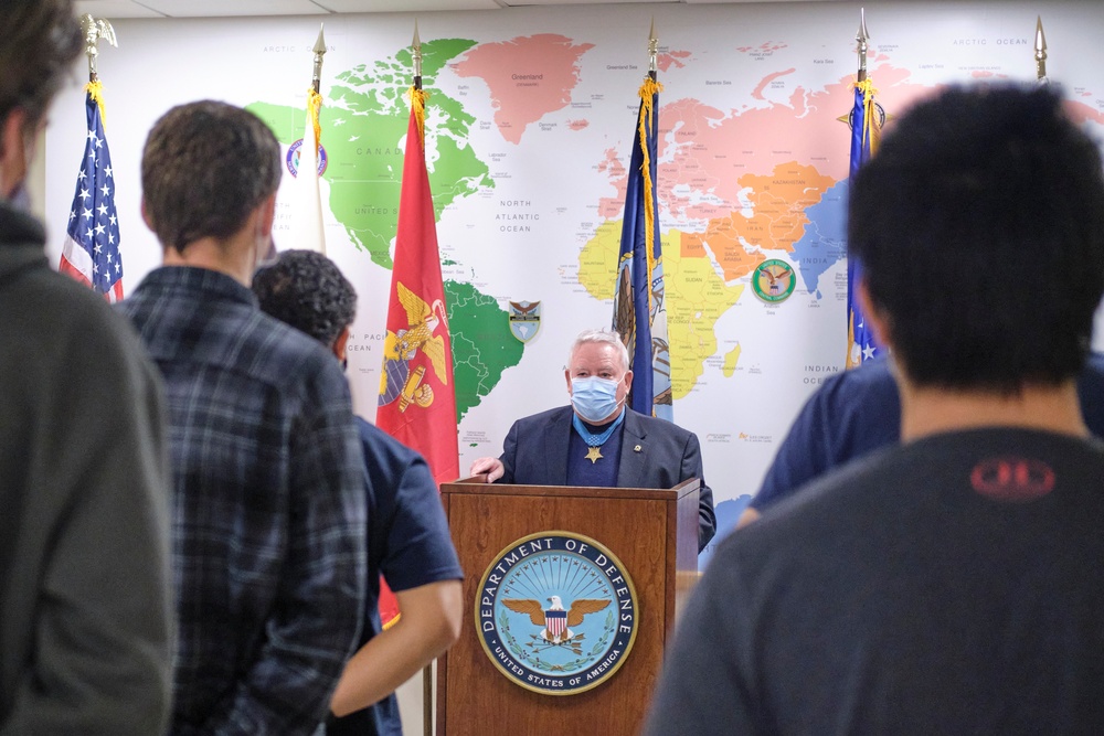 Medal of Honor recipient visit Minneapolis MEPS