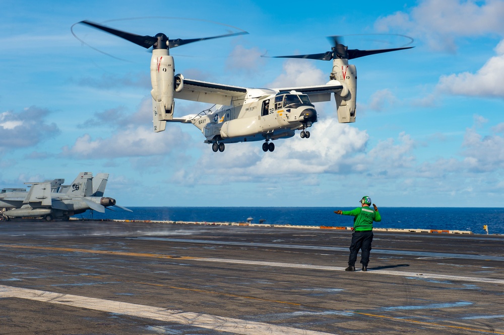 USS Carl Vinson (CVN 70) Conducts Flight Operations in the Philippine Sea