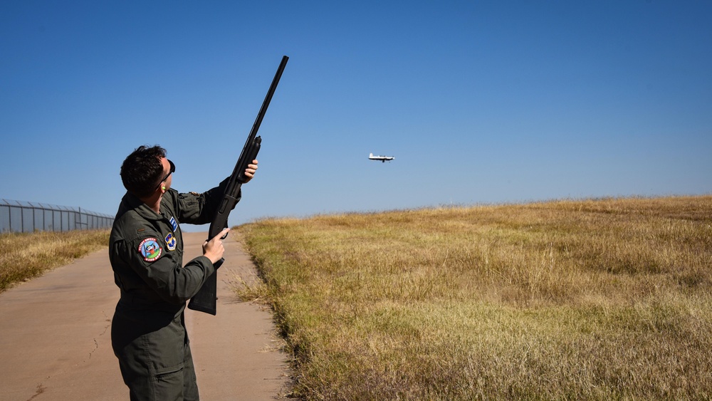 Eyes on the skies result in recognition for controller, flight safety