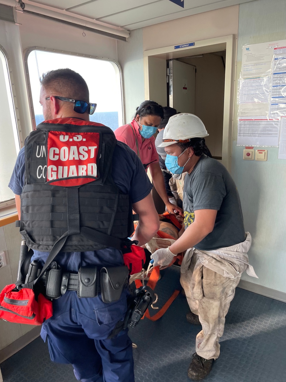 Coast Guard, good Samaritan rescue 19 from water off Islamorada