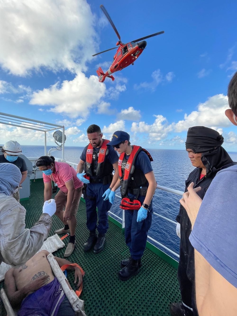 Coast Guard, good Samaritan rescue 19 from water off Islamorada