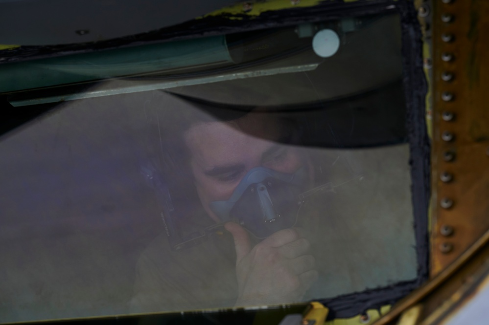 50th EARS refuels Air Force F-16 Fighting Falcons