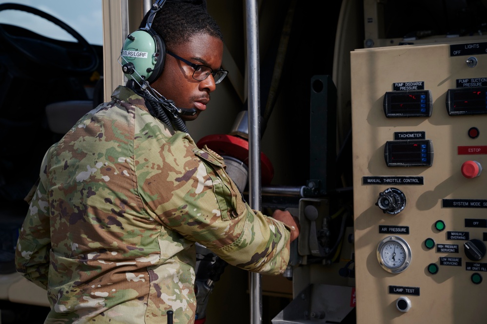 50th EARS refuels Air Force F-16 Fighting Falcons