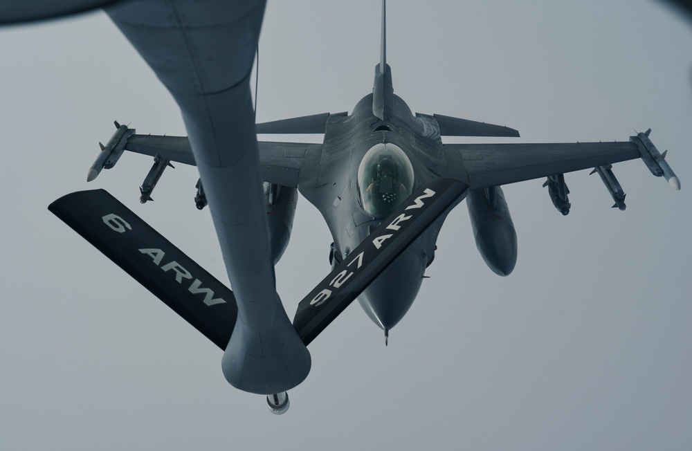 50th EARS refuels Air Force F-16 Fighting Falcons