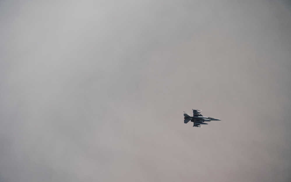 50th EARS refuels Air Force F-16 Fighting Falcons