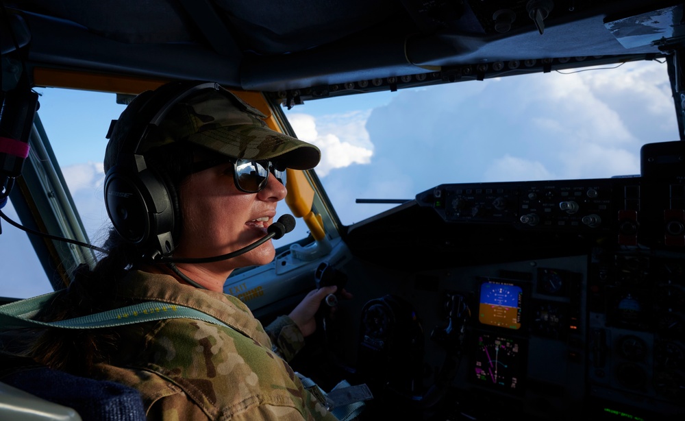50th EARS refuels Air Force F-16 Fighting Falcons