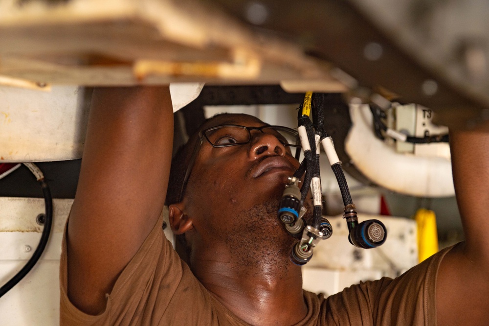 USS Carl Vinson (CVN 70) Sailors Conducts Maintenance in Philippine Sea