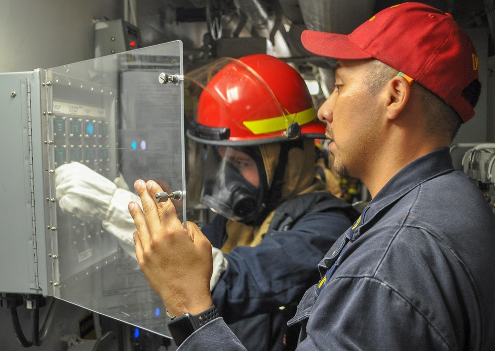 USS Chafee (DDG 90) Conducts Damage Control Drill In South China Sea