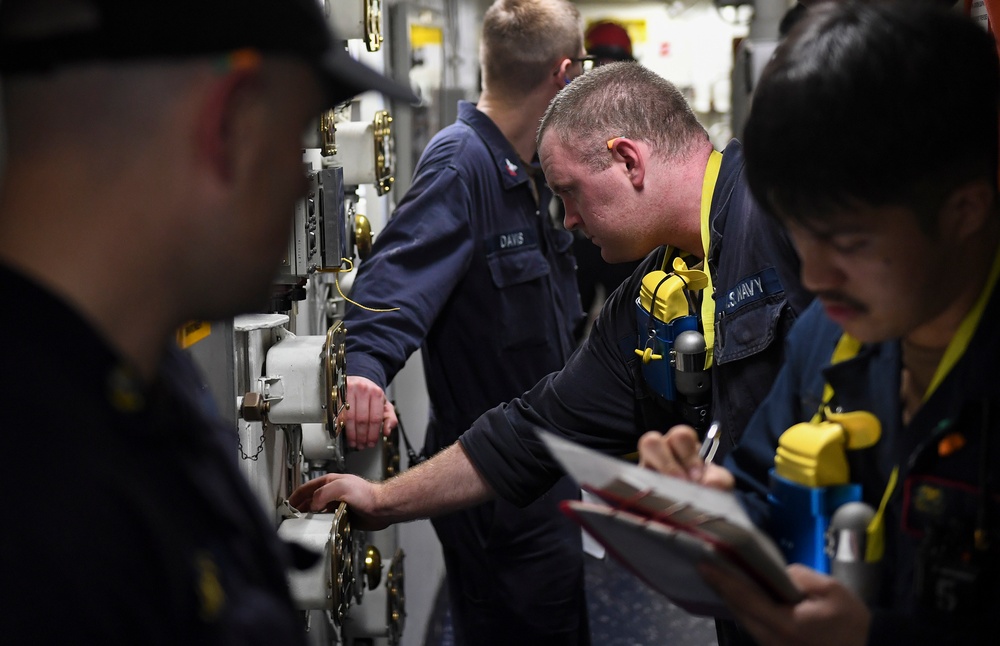 USS Chafee (DDG 90) Conducts Damage Control Drill In South China Sea