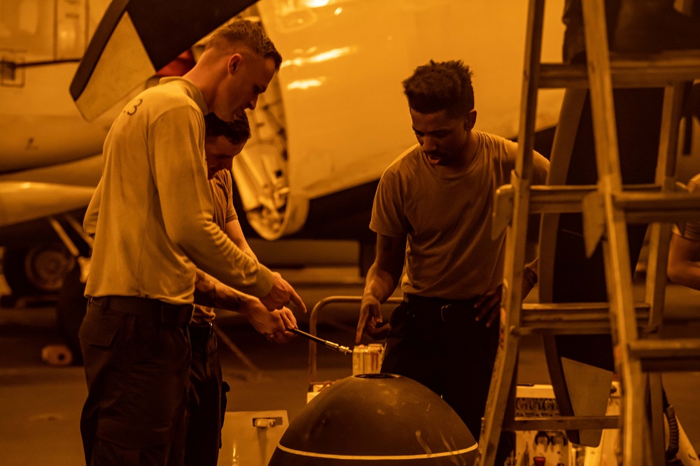USS Carl Vinson (CVN 70) Sailors Conduct Maintenance in the Philippine Sea