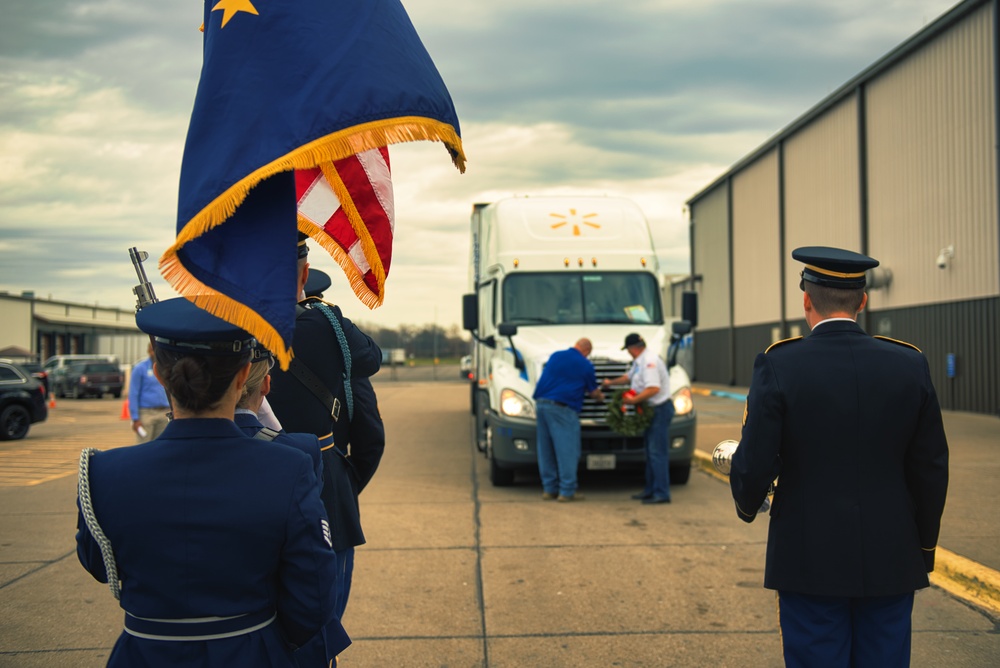 Indiana National Guardsmen support Wreaths Across America event in Seymour