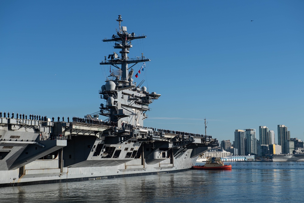 DVIDS Images USS Abraham Lincoln Departs for Deployment [Image 4 of 5]