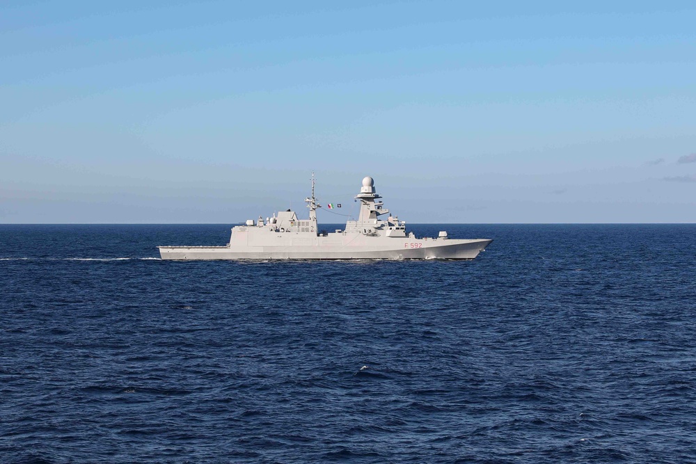 USS Ross participates in Photo Exercise