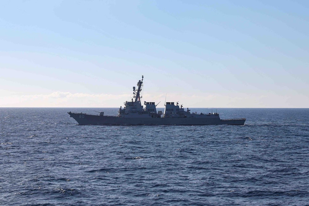 USS Ross participates in Photo Exercise