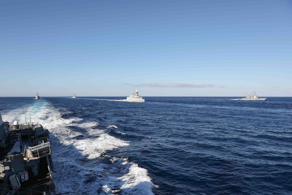 USS Ross participates in Photo Exercise