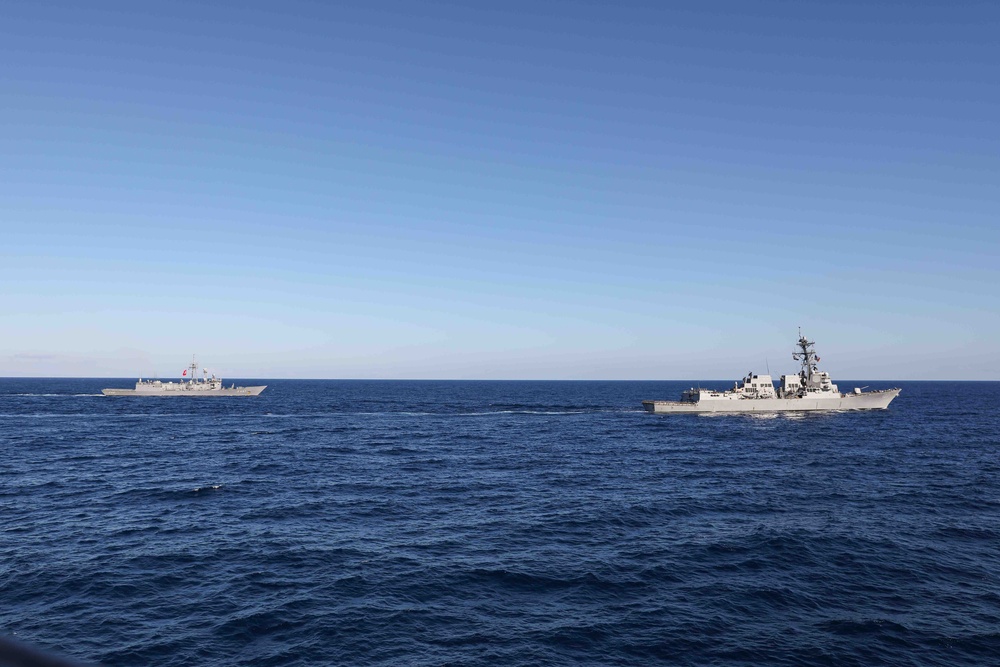 USS Ross participates in Photo Exercise