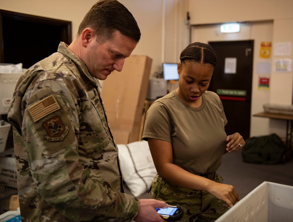 423rd FSS postal Airmen deliver holiday cheer
