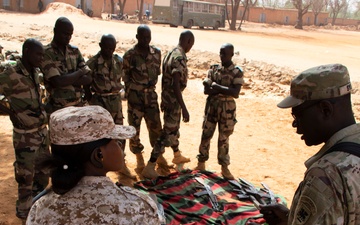Soldiers assist Niger army enhance basic training program