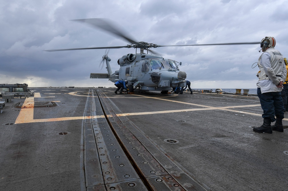 USS Chafee (DDG 90) Conduct Flight Operations In South China Sea