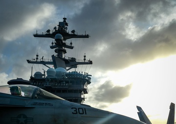 USS Carl Vinson (CVN 70) Flight Deck