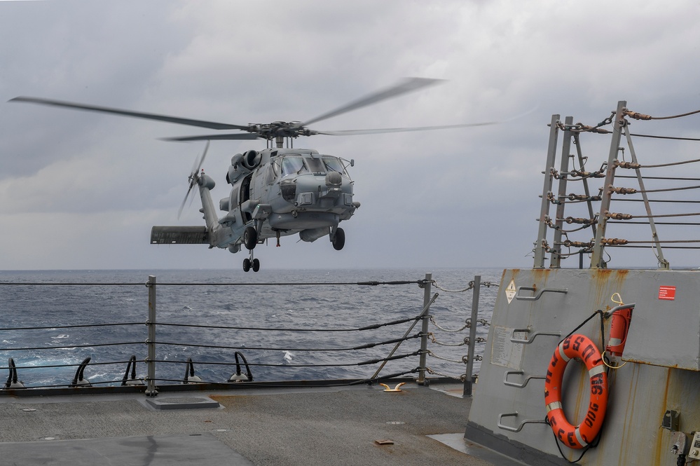 USS Chafee (DDG 90) Conduct Flight Operations In South China Sea