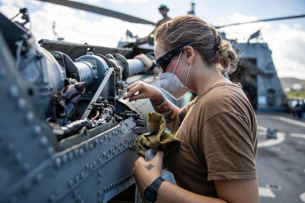 USS Milwaukee and HSC 22 Sailors Maintain Readiness