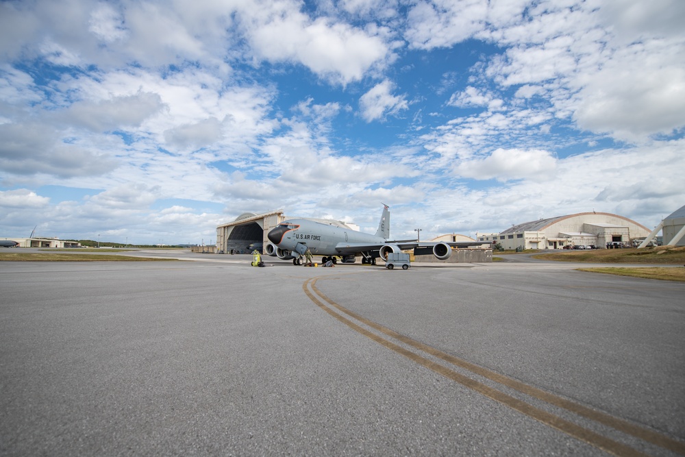 The 909th ARS refuels 356th FS F-35s in support of Iron Dagger