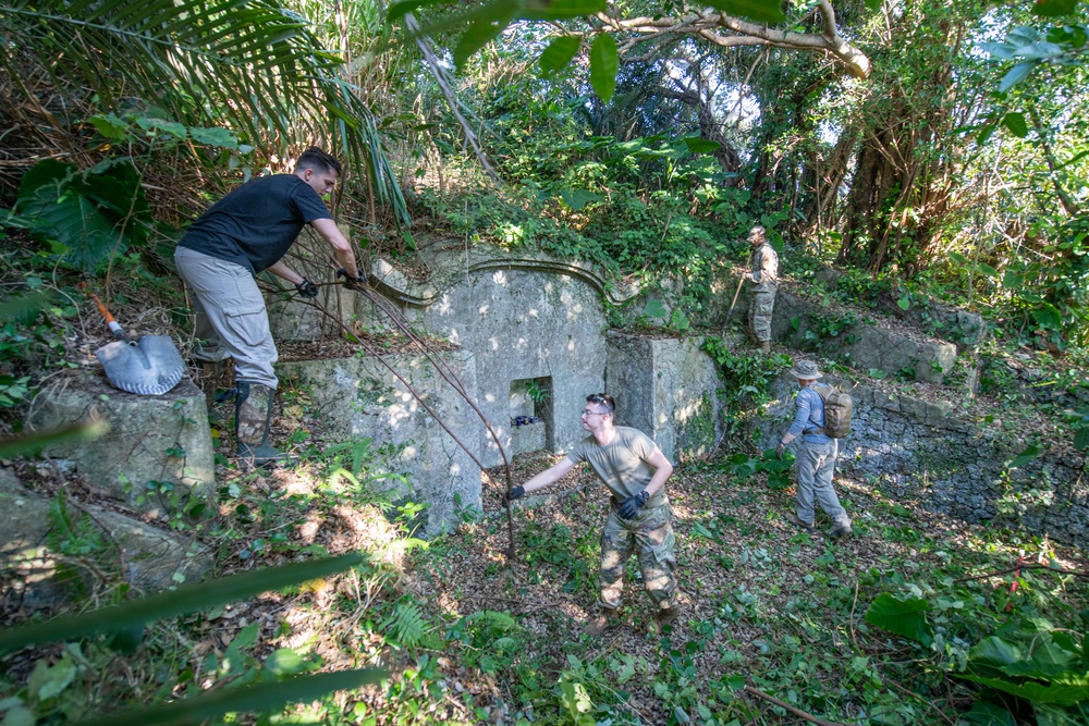 18th MUNS Clears Shrines for Okinawan Residents