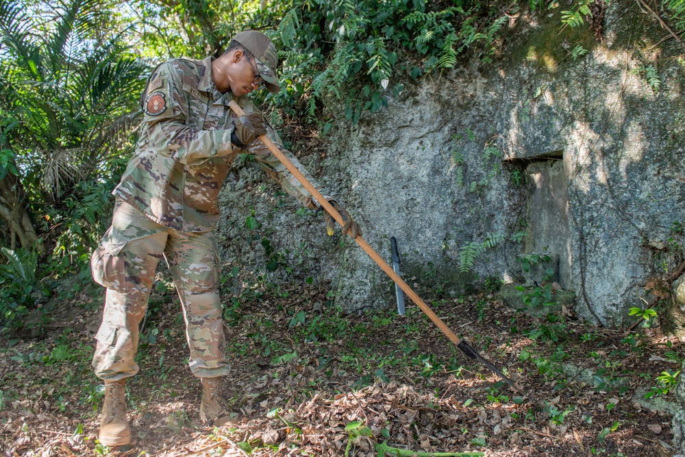 18th MUNS Clears Shrines for Okinawan Residents