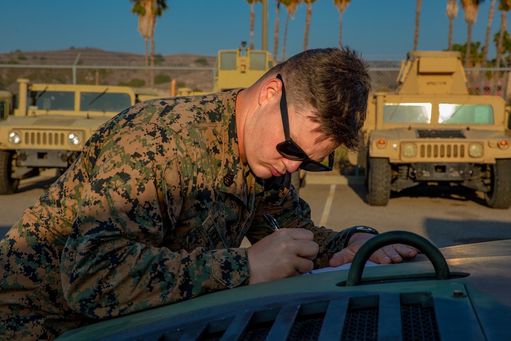 U.S. Marines and Sailors with 1st Marine Division conduct Combat Operations Center operations during Steel Knight 22