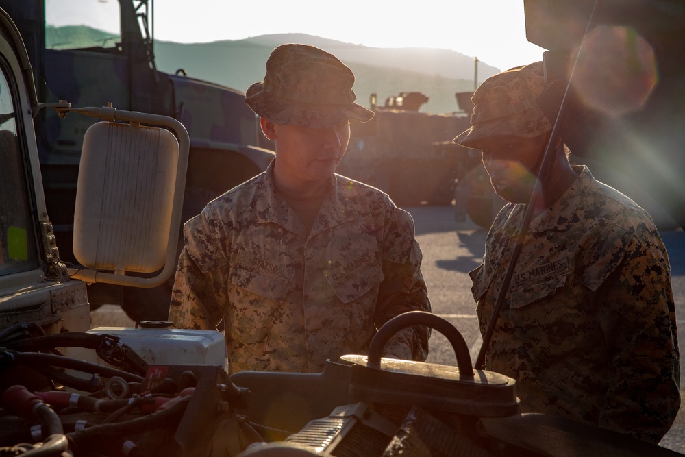 U.S. Marines and Sailors with 1st Marine Division conduct Combat Operations Center operations during Steel Knight 22