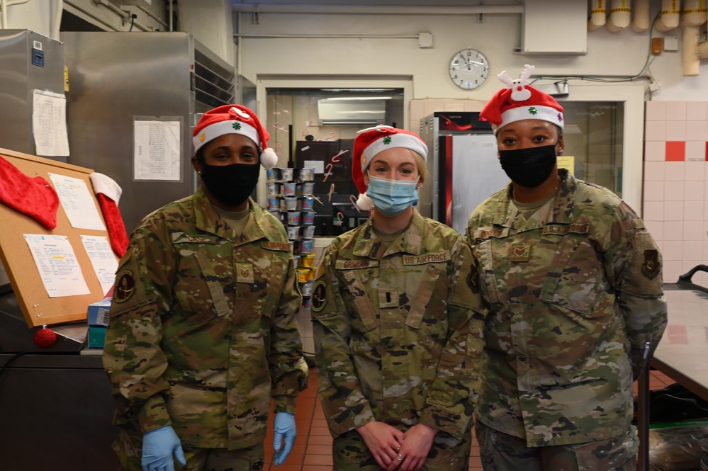 15th Wing Leadership serves Christmas eve lunch