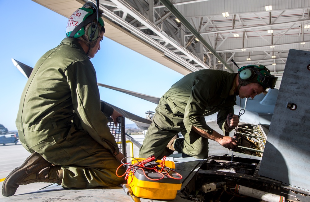 3rd MAW Marines Conduct Routine Maintenance