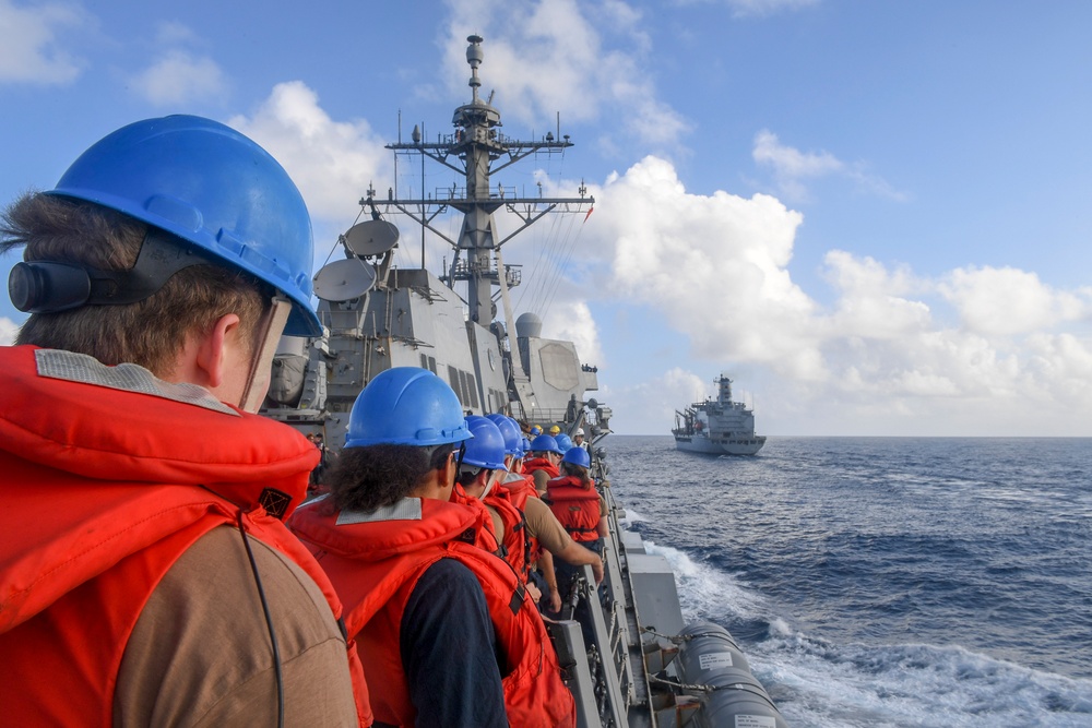 USS Chafee (DDG 90) Conduct Replenishment-At-Sea in South China Sea
