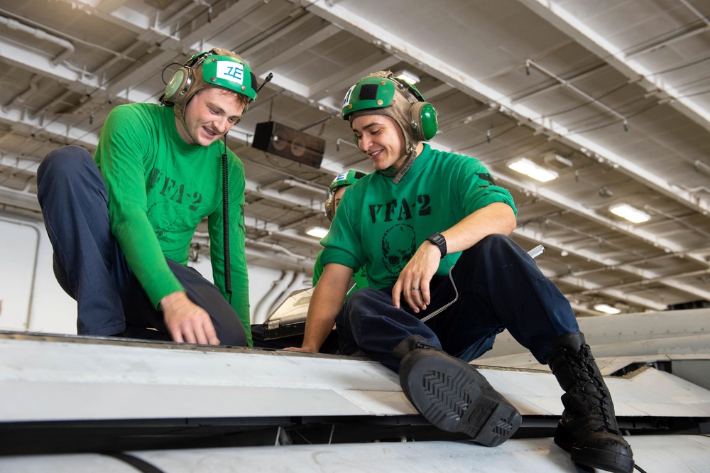 USS Carl Vinson (CVN 70) sailors conduct maintenance