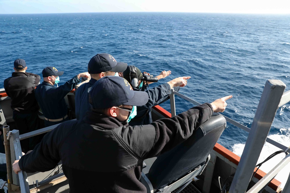 USS Ross conducts man overboard drill