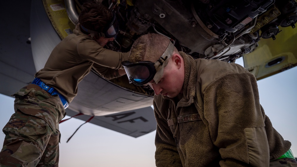 KC-135 Engine Maintenance