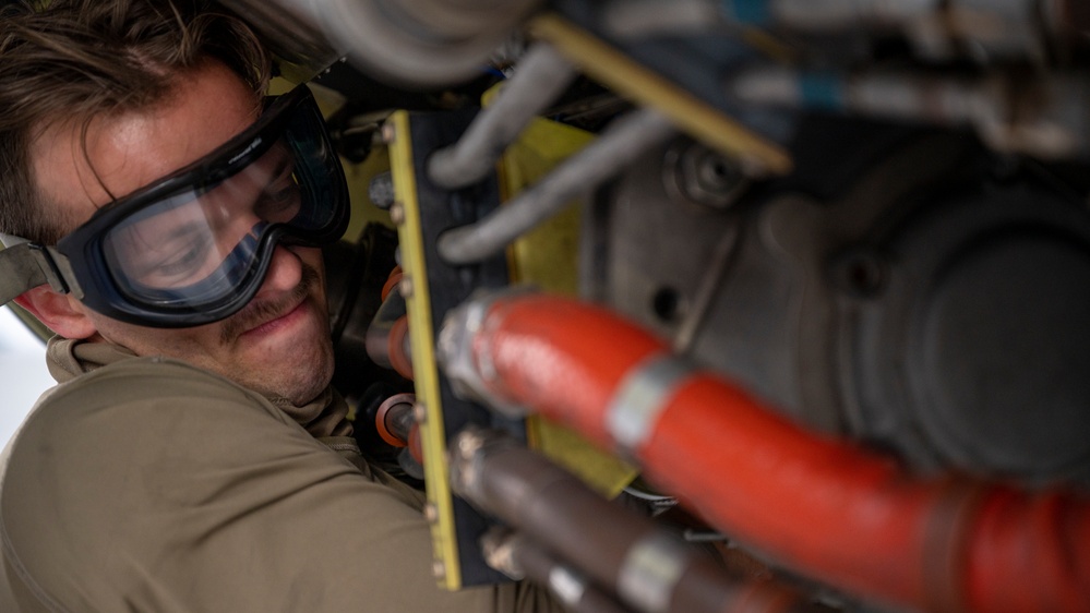 KC-135 Engine Maintenance