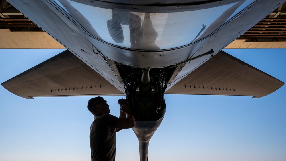 Replacing a KC-135 boom