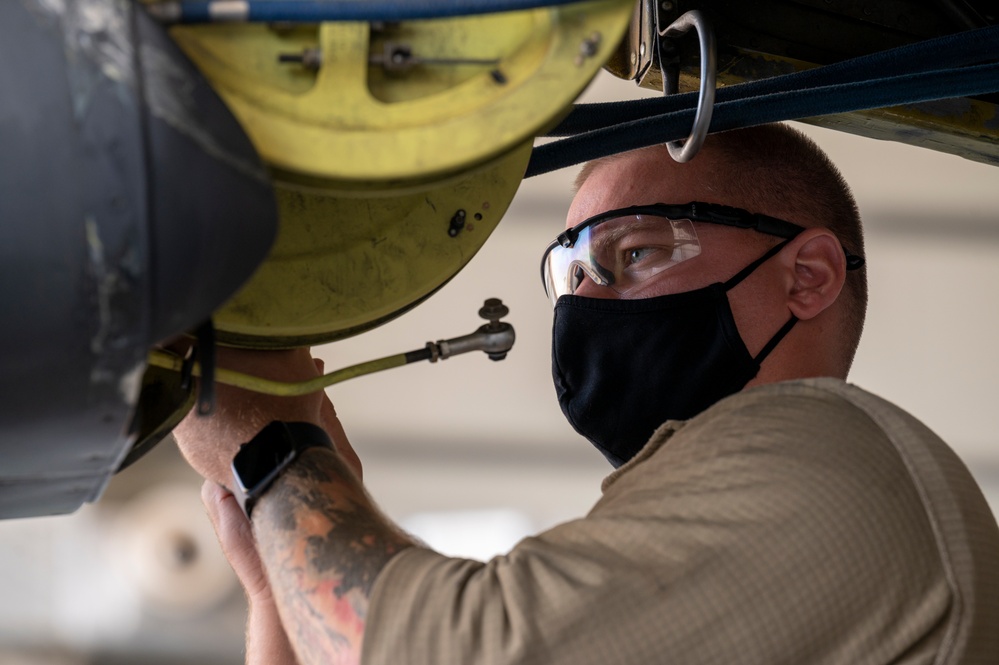 Replacing a KC-135 boom