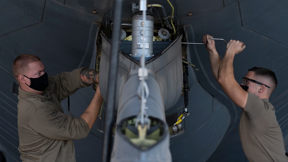 Replacing a KC-135 boom