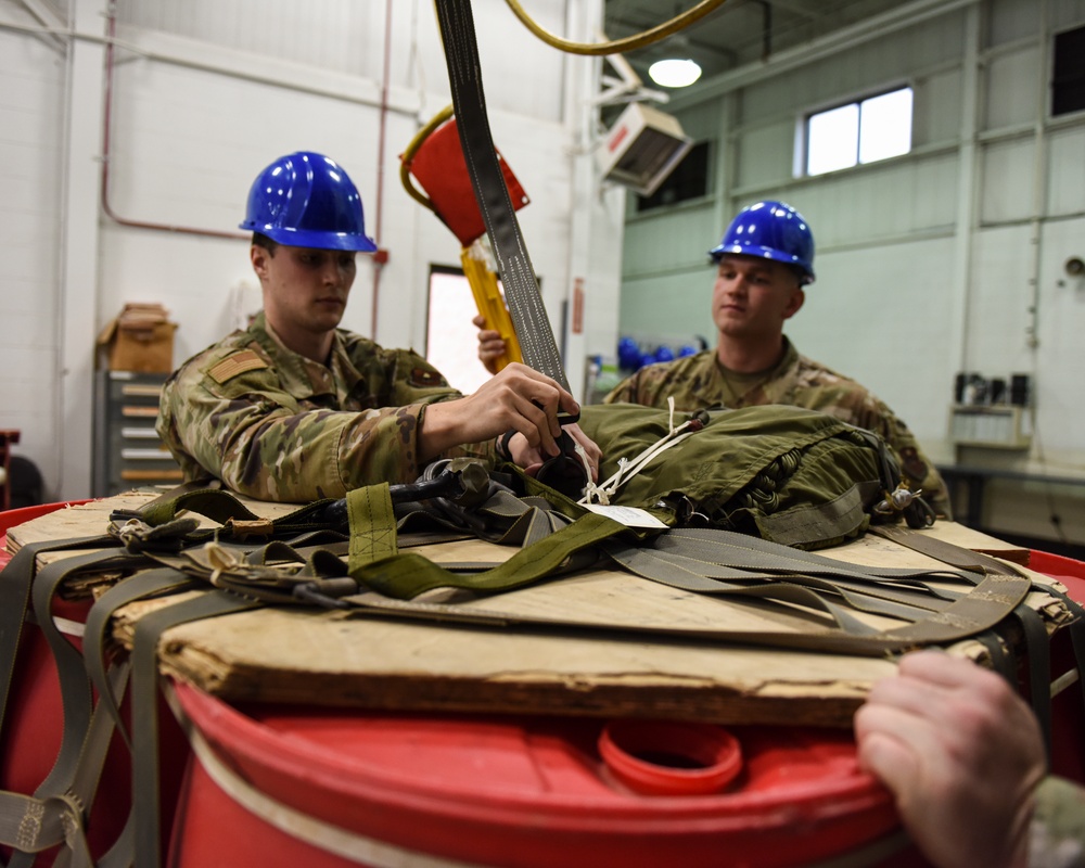 Securing the mission, Port Dogs build top-notch pallets for aircrew training