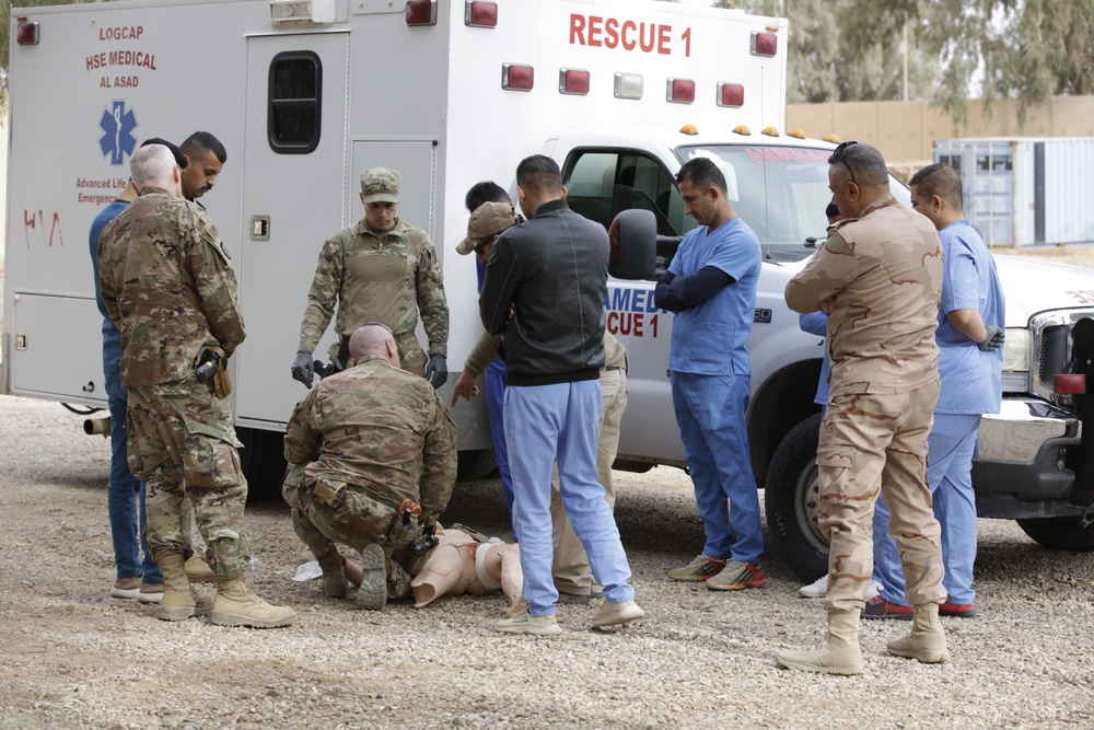 Medical unit assists Iraqi medical team.